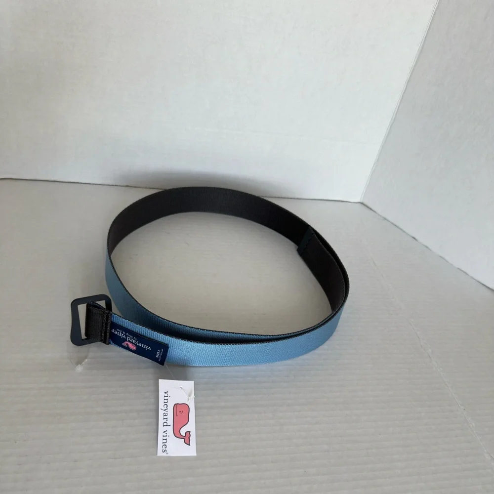 Vineyard Vines || Men’s two toned reversible Belt size Large